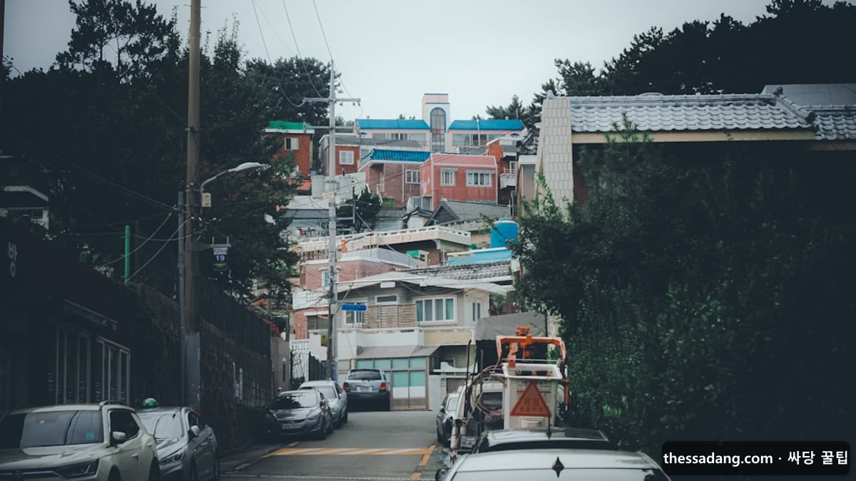 부산 기장군 휴대폰성지 - 해안 도시의 낮 풍경 거리 - 싸당 꿀팁